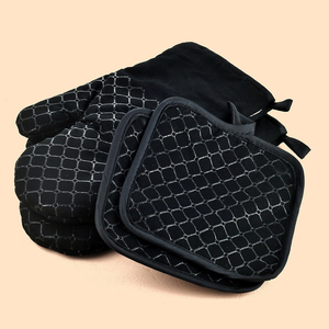 Gants de four résistants à la chaleur de qualité supérieure Mitaines de cuisson matelassées extra longues pour la sécurité Gants de chef à la main BY AMAZING INDUSTRIES - Product Image 4