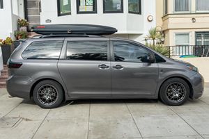 Toyota Sienna XLE 2017 Usada en Buen Estado # 4 de los 4 modelos con paquete de rendimiento DG-Spec, asientos en la tercera fila, propiedad de California - Product Image 2