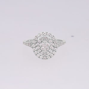 Anillo de diamantes naturales de oro blanco de 14 quilates Diseño redondo concéntrico de triple halo con pavé-Set Diamantes Regalo elegante - Product Image 2