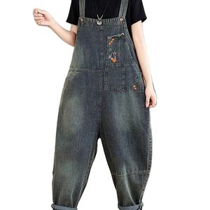 Peto de mezclilla a la moda para mujer, pantalones cortos lavados ligeros con decoración de botones, estilo sin babero de esfuerzo para Otoño/Invierno - Product Image 1