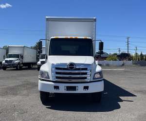 Camión de Caja Hino 268 de 2020, Bien Mantenido, 26 pies, Sin CDL, Plataforma Elevadora, Entrega Global - Product Image 1