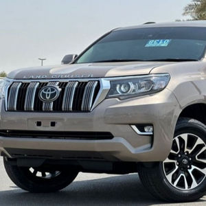 Toyota PRADO Van 2022-2023 d'occasion, transmission intégrale, sièges en cuir, régulateur de vitesse adaptatif, caméra de recul 360°, conduite à gauche, pneus R18, 4 places, 4.5L - Product Image 1