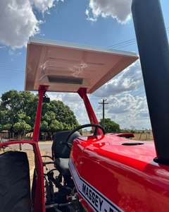 Vente Flash Prix Bas Tracteur Agricole Massey Ferguson 4275 Rouge 4x4 à Transmission par Engrenages 42 CV pour une Productivité Élevée - Product Image 5