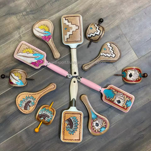 Exclusivo diseñador de la vendimia Tooled Leather Travel Vanity Sets Of Bamboo Paddle Hairbrush Leather Hand Mirror & Hair Barrettes - Product Image 3