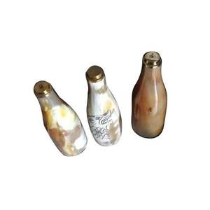 Botella Artesanal de Cuerno de Búfalo Natural con Acabado Brillante y Atractivo Decorativo para una Presentación de Bebidas Elegante en Lowe Coast - Product Image 4