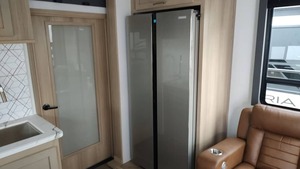 Excellent état, comme neuf : Nouveau Keystone C-a-r-b-o-n 360 2026 - Product Image 3