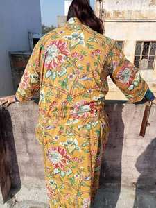 Femmes longue imprimé fleuri coton Kimono Robe corail velours doux peignoir poche bouton fermeture thermique été vêtements de nuit Plus - Product Image 4