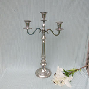 Meilleure vente Chandelier moderne à 3 bras au design unique Bougeoir de table en métal argenté pour décorations de table de mariage - Product Image 4