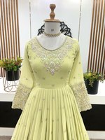 Robe de soirée Salwar Kameez de créateur, style actrice de série télévisée, en tissu de fausse soie épaisse, avec broderie de sequins Rembo et grande jupe évasée, taille sur mesure