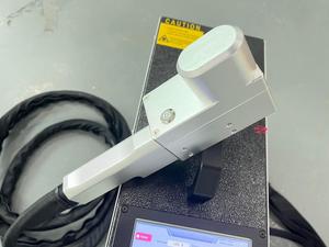 เครื่องเลเซอร์แบบใช้มือถือ100W 200W 300W 500W 1000W สำหรับกำจัดสีสนิม - Product Image 3