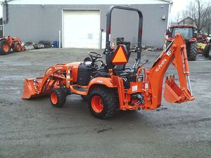 Meilleur tracteur compact Kubota BX23S avec chargeur arrière, pelle frontale, équipement d'excavation hydraulique, machine utilitaire agricole - Product Image 4