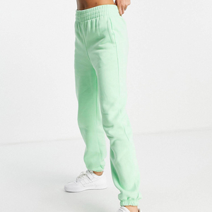 Joggers de gym à jambes larges personnalisés pour femmes, style de rue à l'avant plat avec fermeture à la taille élastique et poche en polyester - Product Image 1