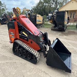 รถตักดินขนาดเล็ก Ditch Witch SK1050 ปี 2018 แบบยืนขับ 37 แรงม้า เครื่องยนต์ดีเซล  น้ำหนักบรรทุก 1062 ปอนด์ พร้อมขาย - Product Image 1