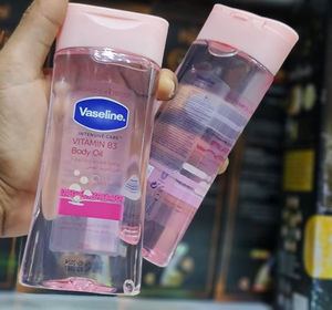 Huile corporelle nourrissante et éclaircissante bio, riche en hydratation, légère, soyeuse, hydratation longue durée pour les peaux sèches/sensibles - Product Image 1