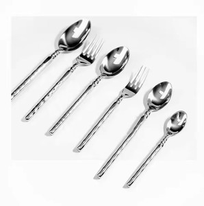 Ensemble de couverts faits à la main en acier inoxydable nouveau style de vaisselle recyclée de qualité alimentaire avec des ensembles de couverts uniques à manche martelé - Product Image 1