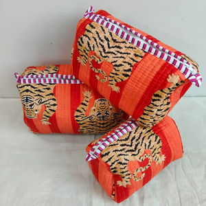 ชุดกระเป๋าเครื่องสำอางน้ำหนักเบาแบบมีซิปพิมพ์ลายสัตว์ (เสือ) ผ้าฝ้าย 3 ชิ้น พร้อมกระเป๋าจัดระเบียบสำหรับการเดินทางและการใช้งานแบบสบายๆ - Product Image 1