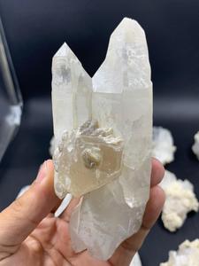 หินท็อปาซสีขาวธรรมชาติจากสการ์ดู ประเทศปากีสถาน - คริสตัลความใสสูง น้ำหนัก 4300 กรัม สำหรับสะสมและจัดแสดง - Product Image 2