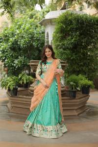 Beaux vêtements traditionnels indiens pakistanais coton Lehenga soie Dupatta pour les fêtes de mariage demoiselles d'honneur optimal pour la fantaisie - Product Image 4