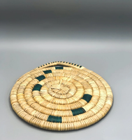 Ensemble de quatre sets de table marocains faits à la main, style bohème, en feuilles de palmier, avec pompons, parfait pour la décoration intérieure et la protection de table, toutes saisons