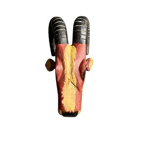 Décoration murale en bois peinte à la main, tête de bélier, art rustique de la faune, cornes rouges, jaunes et noires - Product Image 3
