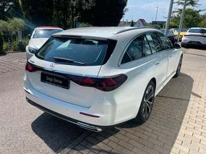 Mercedes-Benz Classe E E 220 Break 2025 Automatique Essence Turbo Phares LED Jantes R19 Sièges en Cuir Euro VI 5 Places - Product Image 2