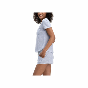Conjunto de pijama de dos piezas gris claro para mujer, top de manga corta con cuello en V y pantalones cortos con cordón - Product Image 4