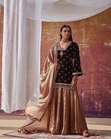 Top en velours élégant de soirée de créateur ensemble Lehenga Palazzo et Dupatta avec belle séquence de broderie pour une tenue de fête