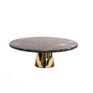 Magnifique support à gâteau en fil de fer métallique, finition blanc poudré, pour décorations de fêtes de Noël et d'événements. - Product Image 6
