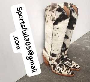 Botas Vaqueras Occidentales Personalizables de Media Caña con Estampado de Vaca en Blanco y Negro, de Cuero Grueso, Accesorio de Moda - Product Image 5