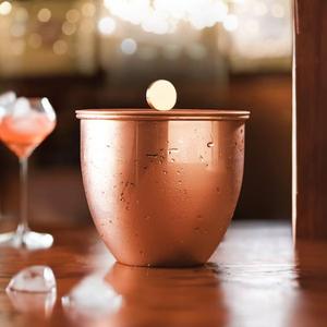 Cubo de hielo de cobre Premium hecho a mano con una elegante textura martillada, perfecto para celebraciones exclusivas y reuniones elegantes - Product Image 4