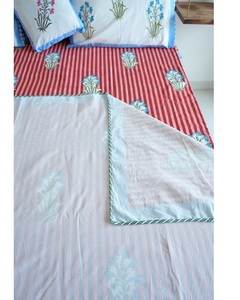 Dohar de Algodón Estampado a Mano con Motivos Ornamentales de Lujo, Tela Ligera y Suave, Ropa de Cama Elegante para el Hogar con Comodidad y Calidez - Product Image 1