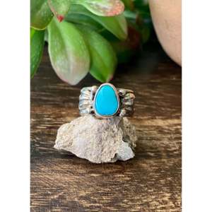 Bague artisanale Navajo en turquoise de Kingman et argent sterling, bijou culturel de collection, taille 5 - Product Image 1