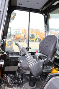 Retroexcavadora JCB Usada/Nueva con Cargador Frontal, Modelos 4CX, 3CX, 4DX, 1CX, 4x4, 1CXT, con Tracción de Orugas o Ruedas, Mini Tractor, Aire Acondicionado y Compartimento - Product Image 2