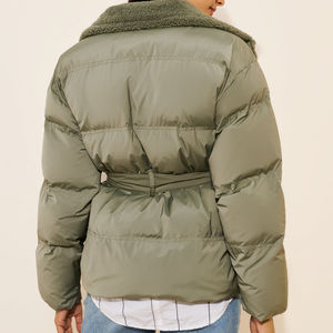 Chaqueta Acolchada Ligera con Cinturón, Tejido Transpirable, Precio Económico, Colección de Invierno 2026 para Mujer, Algodón Estampado de Alta Calidad, OEM - Product Image 3