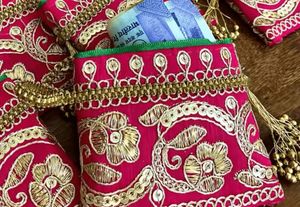 Mini pochettes à pièces brodées Zari cadeau de retour de mariage indien petit sac à main Potli pour Mehndi haldi Sangeet ou tout festival - Product Image 2