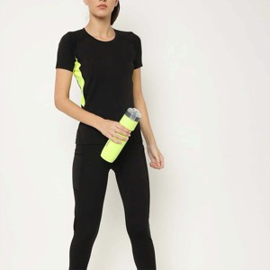 T-shirt de fitness élégant pour femme-Tissu doux et respirant-Idéal pour la course, le yoga et les séances d'entraînement - Product Image 4