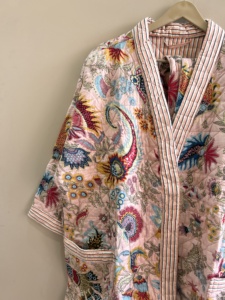 Robe kimono matelassée à imprimé floral en coton, faite à la main, longue veste pour femme - Product Image 3