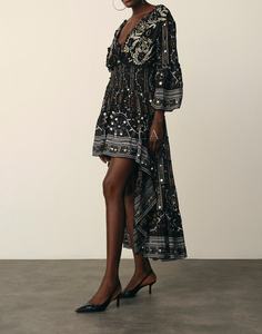 Robe d'été bohème noire en organza brodé, mini, coupe trapèze, à sequins, col en V profond, ourlet droit, manches lanternes, taille élastique, coupe ample - Product Image 3