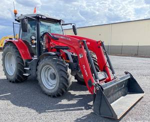 Tractor agrícola Massey Ferguson 5S.135 4x4 con tracción en las cuatro ruedas y cargador para uso agrícola disponible para la venta. - Product Image 4