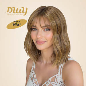 Perruque synthétique courte bouclée caramel sans colle Nia-DWY avec dentelle transparente, raie libre, mono skinweft, couleur caramel courte bouclée - Product Image 1