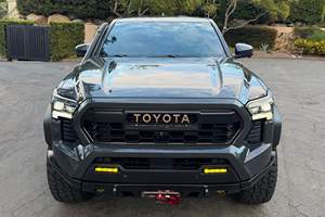 Toyota Tacoma Trail Hunter Double Cab 4x4 Turbo Hybride 4 cylindres, faible kilométrage, 2024, différentiel arrière verrouillable - Product Image 2