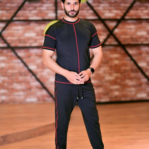 Los chándales para hombre pueden variar según la marca y el diseño. Sin embargo, en general, los chándales para hombres suelen ser más - Product Image 1