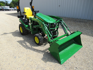 Tracteur compact John Deere 1025R 24HP 4x4, transmission hydrostatique, chargeur frontal, pelle arrière, tondeuse, prêt à l'emploi, à vendre - Product Image 2