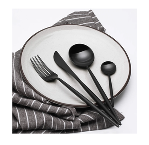 Cuillère à dessert artisanale en acier miroir couleur noir mat vaisselle sûre 4 pièces lourde poignée épaisse couverts cuillère en acier - Product Image 4