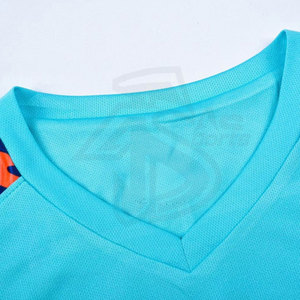 Uniforme de fútbol más vendido de alta calidad, ligero, hecho en poliéster, uniforme de fútbol para adultos - Product Image 3