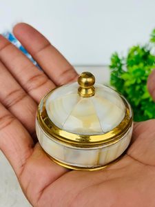 ดานีทองเหลืองที่ไม่เหมือนใครประดับด้วยมุกสำหรับภาชนะแบบชาววังทรงเล็กทำจากทองเหลืองพร้อมความสวยงาม - Product Image 5