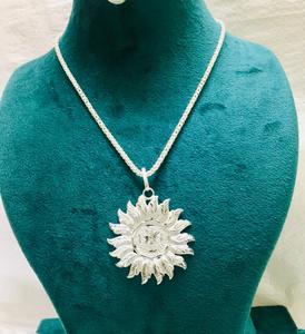 Boucles d'oreilles bohèmes vintage faites à la main en alliage de zircon pour femmes, design personnalisé, en laiton plaqué or - Product Image 1