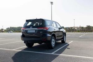 Toyota Fortuner SUV d'occasion à vendre, modèle Hilux, RAV4, Wish, options diesel et essence, boîte manuelle et automatique, turbo, transmission intégrale, jantes R15 foncées - Product Image 6