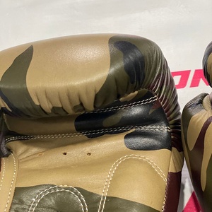 Guantes de Boxeo Fairtex de Último Modelo con Diseño de Camuflaje, Personalizados con Marca, de Cuero Vacuno Genuino para Muay Thai, con Cierre de Correa para Sparring - Product Image 3