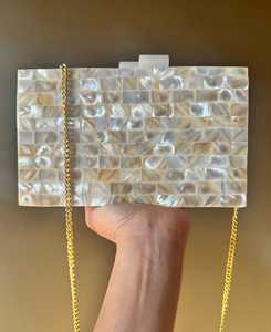 กระเป๋าคลัทช์โลหะและโมเสคเรซิ่นสไตล์โบฮีเมียนแท้สำหรับผู้หญิงกันน้ำด้วยการตกแต่งโซ่แฮนด์เมดจากอินเดีย - Product Image 1